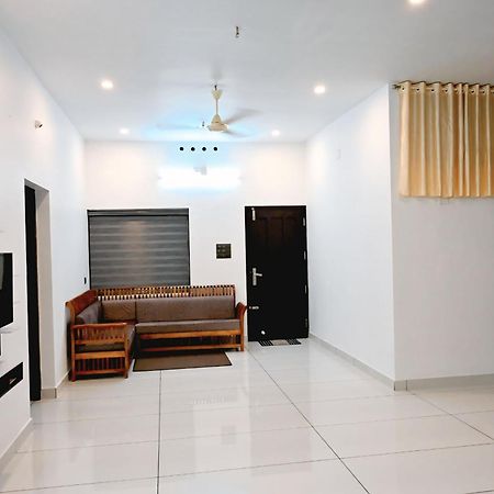 Elamkulam Penthouse - 3Bhk Ac With Kitchen - Kochi Apartment Chottanikara ภายนอก รูปภาพ